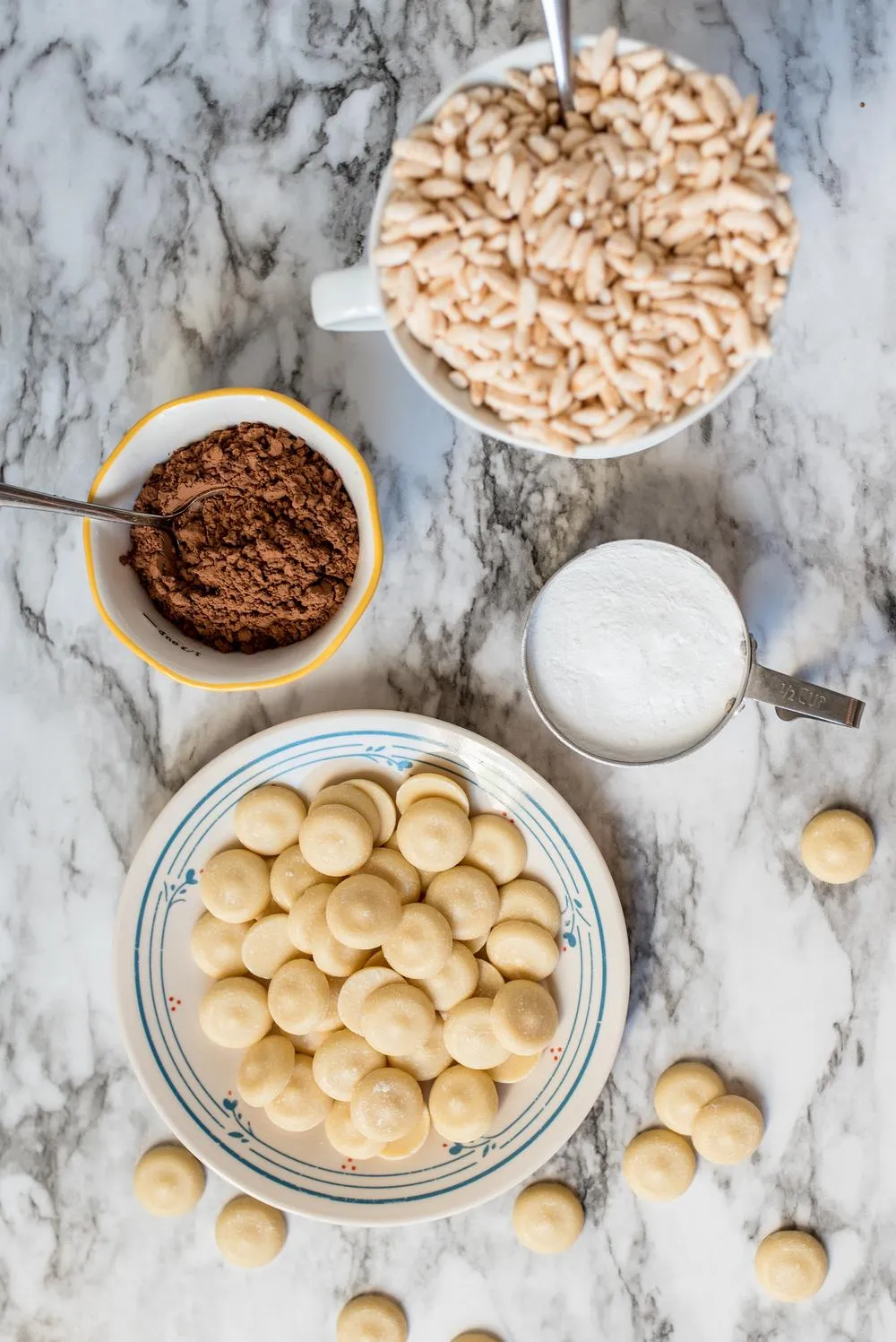 Ingredients for crunch bars: cocoa butter, cocoa powder, erythritol powder and rice puffs